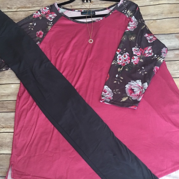 Tops - 🎉 XL Raglan Style Floral Tee